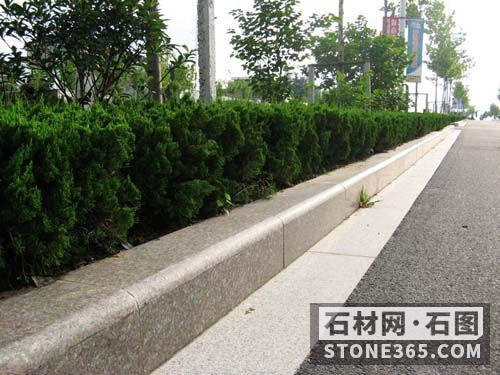 路沿石 城市道路的守护者